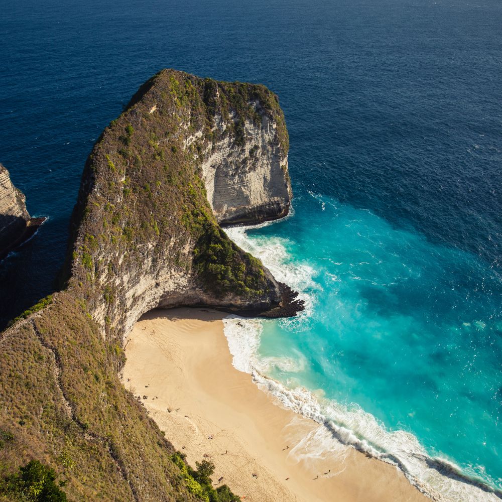 Aerial view of Kelingking Beach